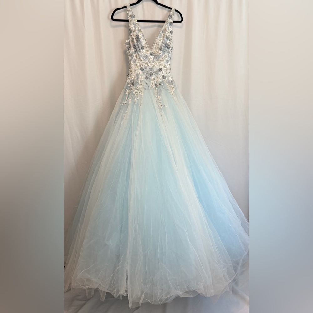 Jovani Light Blue Floral Appliqué Tulle Ballgown Fairycore Formal Dress Sz 4 NWT
